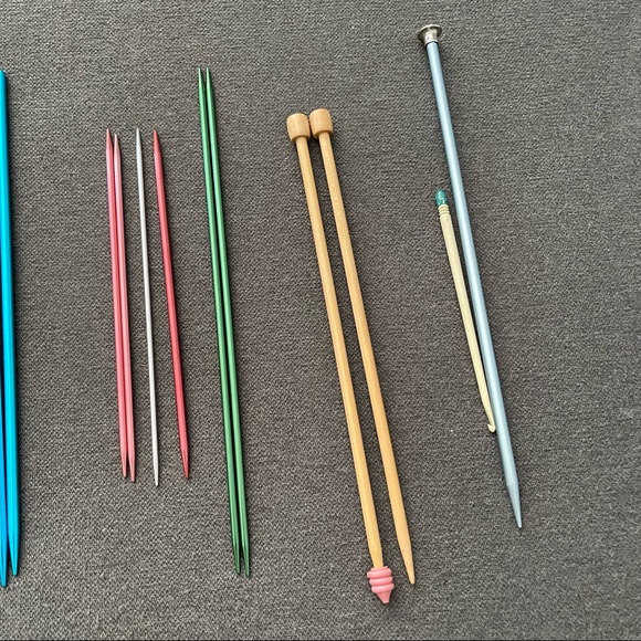 Set of knitting needles: #8, 9mm, 11, 5.5mm, 8mm, (1) #10 metal and wood. - Picture 9 of 10